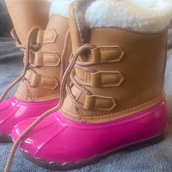 Girls Jemica Carlyle boots. Never wore. Bought for grandchild but too small. - Picture 4 of 4